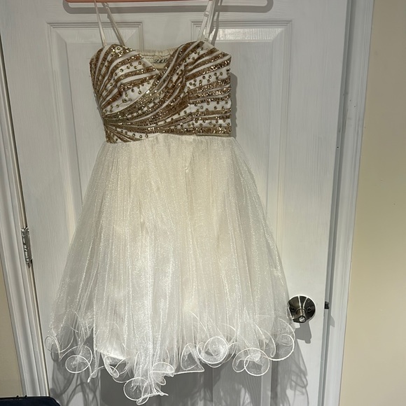 Beautiful medium dress - Picture 1 of 4